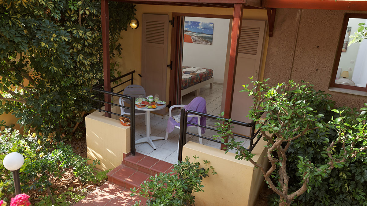 Latania Studios & Apartments